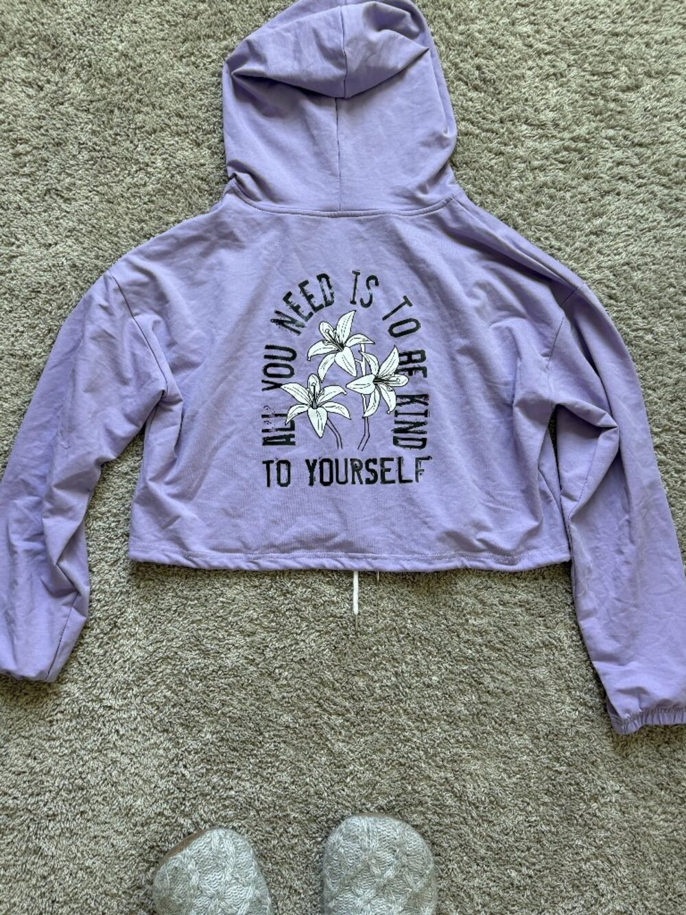 Cute cropped hoodie perfect for fall.